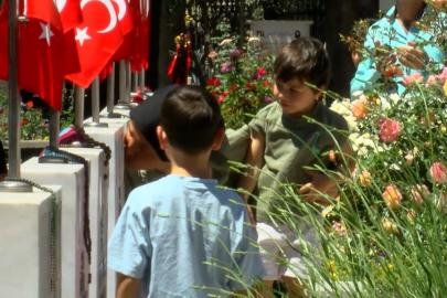 Kurban Bayramı'nda Edirnekapı Şehitliği'nde Duygusal Ziyaret: 'Şehitler Ölmez, Vatan Bölünmez'