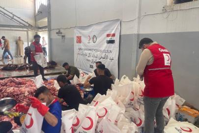 Türk Kızılay, bağışçıların kurbanlarını Irak'taki ihtiyaç sahibi ailelere ulaştırıyor