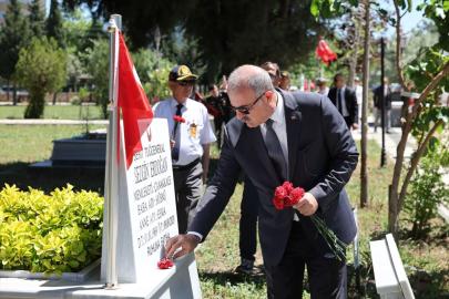 Vali Toraman ve Protokol Şehitliği Ziyaret Etti