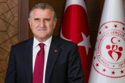 Bakan Bak, dünya şampiyonasında 50 madalya alan milli özel sporcuları kutladı