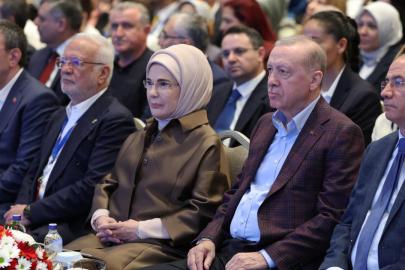 Emine Erdoğan: Yeni yol haritasının ülkemizin geleceğine katkı sunmasını temenni ederim