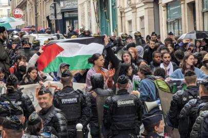 Fransa'da öğrencilerin Filistin'e destek girişimleri polis engeline takılıyor