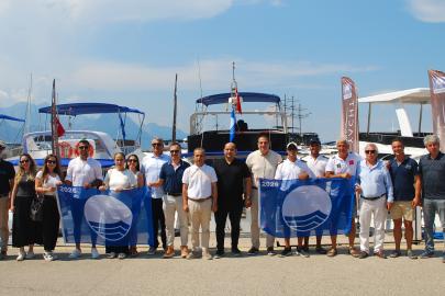 Kemer'de marina ve 5 tekneye mavi bayrak teslim edildi