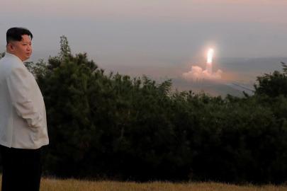 Kuzey Kore lideri Kim, yeni silahların test edilmesini izledi