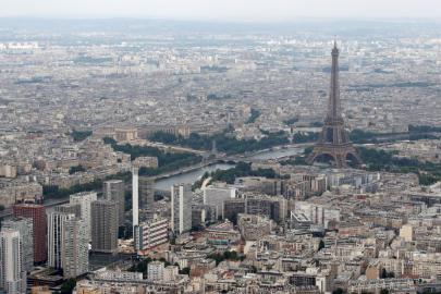 Paris'te aşırı sıcaklar nedeniyle kamusal alanda alkol yasağı başlıyor