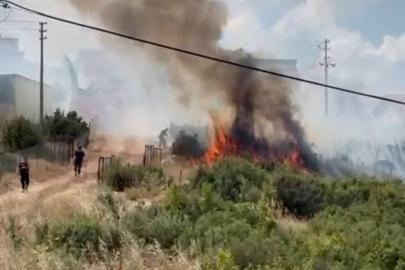 Anız tarlasındaki yangın, yerleşim yerlerine sıçramadan söndürüldü