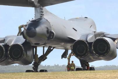 Axios: ABD, İran'da yeniden B1 bombardıman uçakları kullanmaya başladı