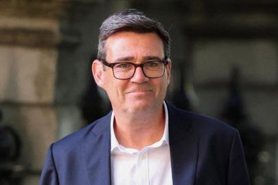 İngiltere'nin yeni Başbakanı Andy Burnham oldu