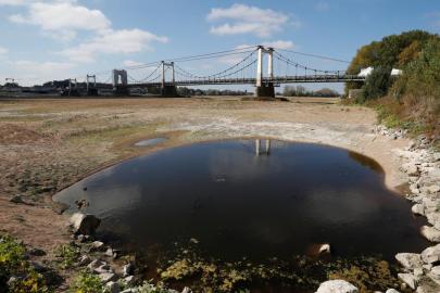 Kuraklığın ciddi boyutlara ulaştığı Fransa'da derelerin yüzde 25'i kurudu