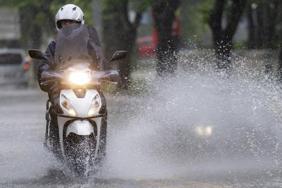 Meteoroloji'den kuvvetli sağanak uyarısı
