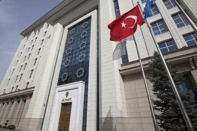 Ömer Çelik'ten AK Parti ailesine tebrik