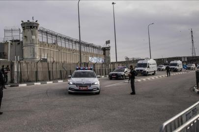 Soykırımcı İsrail'den yeni skandal: Filistinlilerin tutulduğu hapishanelere timsahlarla dolu hendek