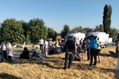 Afyonkarahisar'da yolcu otobüsü devrildi! Çok sayıda yaralı var