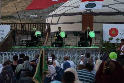 Ahlat’ta Mevlid Kandili’nde Grup Dergah ilahi konseri ilgi gördü