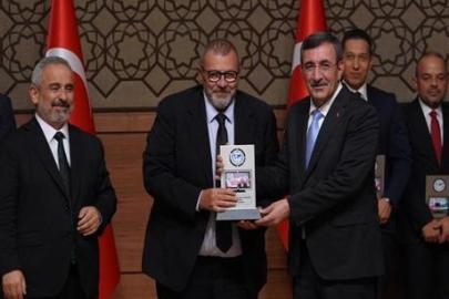 Anadolu Medya Ödülleri sahiplerini buldu! Yılın Gazete Genel Yayın Yönetmeni Ödülü Özay Şendir'e