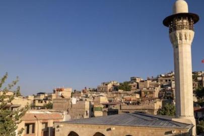 Depremde hasar gören iki tarihi cami Mevlid Kandili'nde yeniden ibadete açılıyor