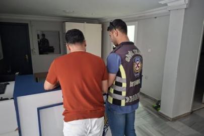 Fatih’te yol verme kavgası kamerada! Kuryeye tokat attı: 'Seni öldürürüm'