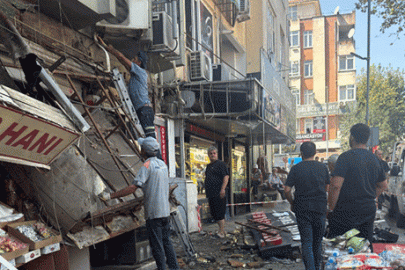 Gölcük’te klima tadilatı sırasında çökme! 2 usta yaralandı, bir kişi içeride mahsur kaldı