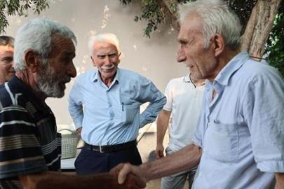İbretlik buluşma! El sıkışıp helalleştiler: Olan oldu, biz düşman değiliz