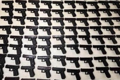 İstanbul'da iş yerine operasyon! 100 adet ruhsatsız tabanca ele geçirildi; 2 gözaltı