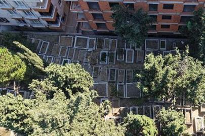 İstanbul’da ‘mezarlık manzaralı’ daireler! Görenler şoke oldu: Burada oturmak yürek ister