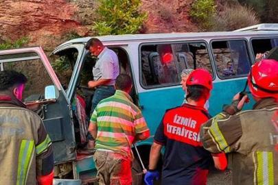 İzmir’de tarım işçilerini taşıyan minibüs kaza yaptı: 1 ölü, 8 yaralı