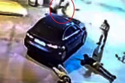 Mersin'de korkunç olay! Otomobiliyle motosiklete çarptı, kaputtaki çocuğu indirip yaralıları ezerek kaçtı