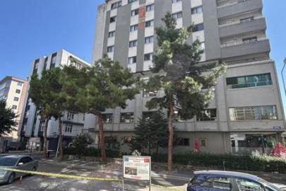 Öğretmenevi duvarından kopan beton parçaları korkuttu