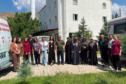 Sağlık ekipleri Yurtbaşı Mahallesi’nde vatandaşlarla buluştu