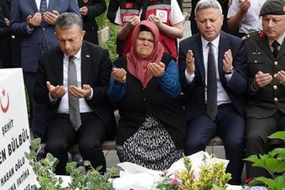 Şehit Eren Bülbül, kabri başında anıldı: İyi ki böyle bir evlat doğurdum