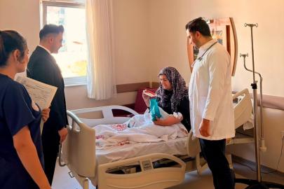Tercan Devlet Hastanesi’nde yatan hastalar ziyaret edildi